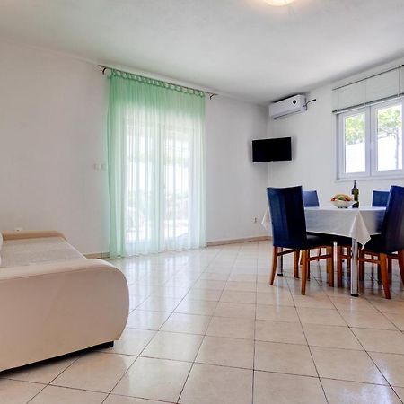 Love Apartments Zecevo Luaran gambar