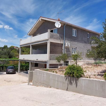 Love Apartments Zecevo Luaran gambar