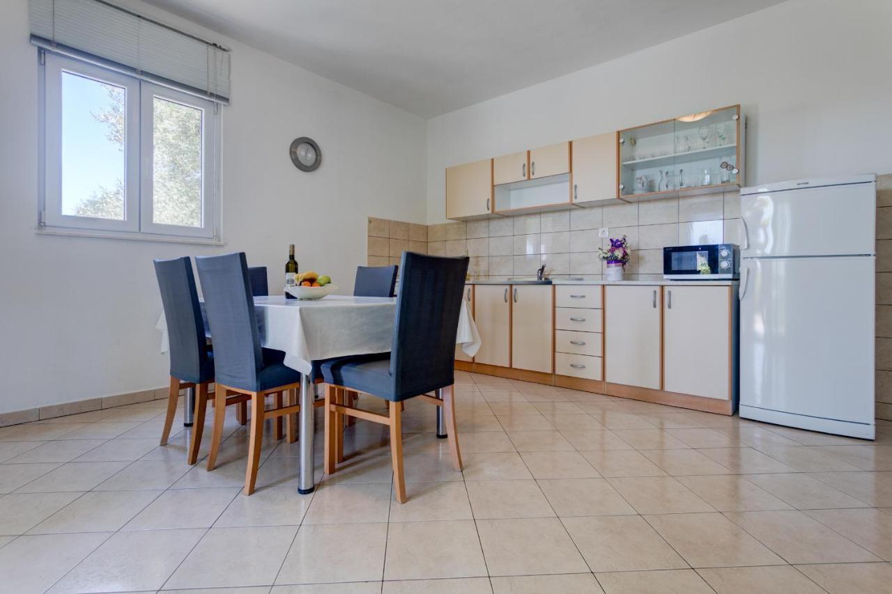 Love Apartments Zecevo Luaran gambar
