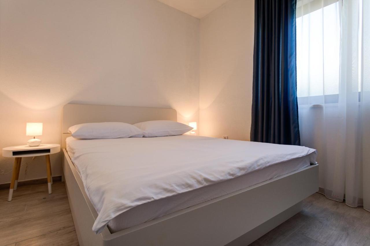 Love Apartments Zecevo Luaran gambar