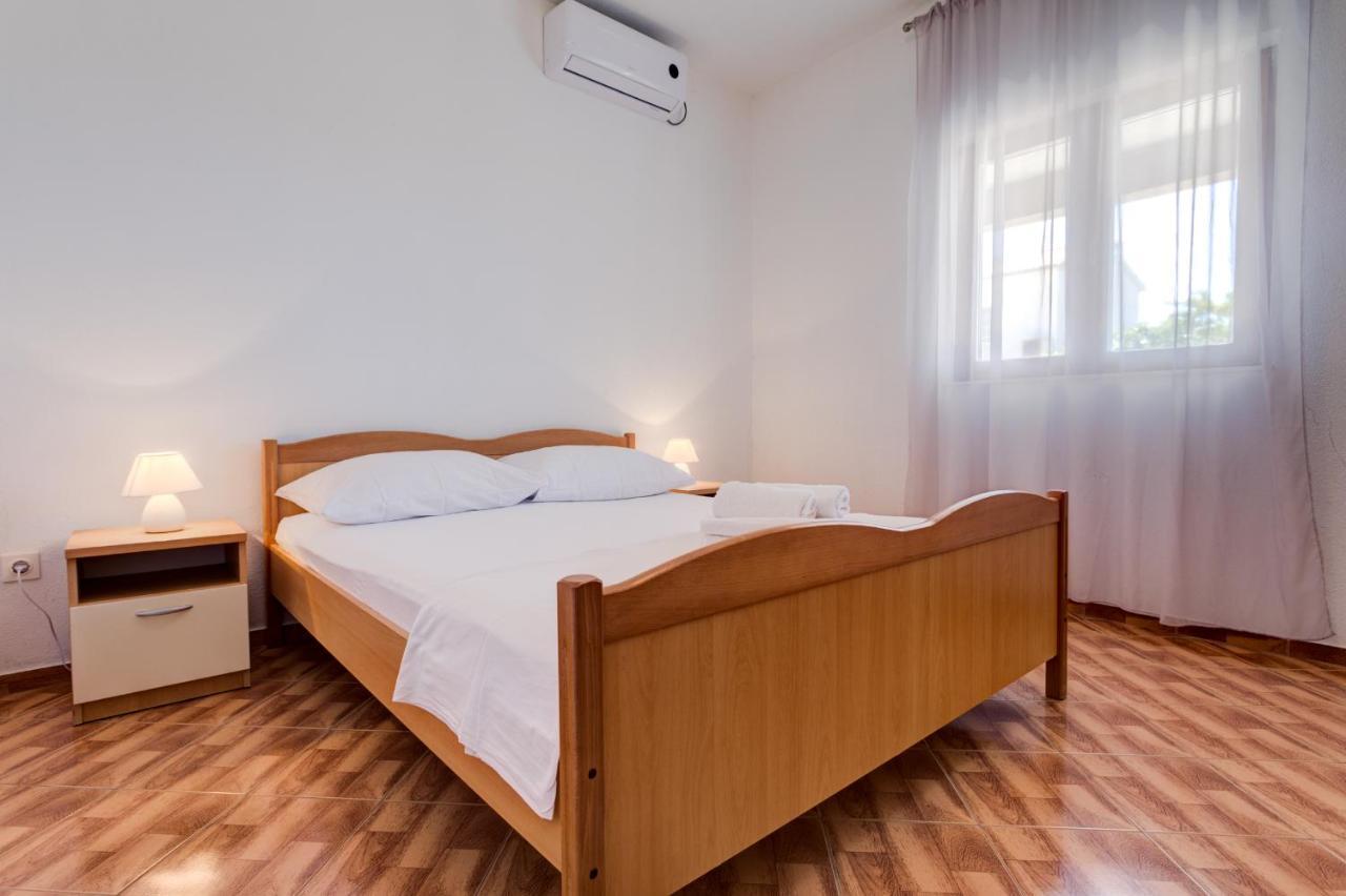Love Apartments Zecevo Luaran gambar