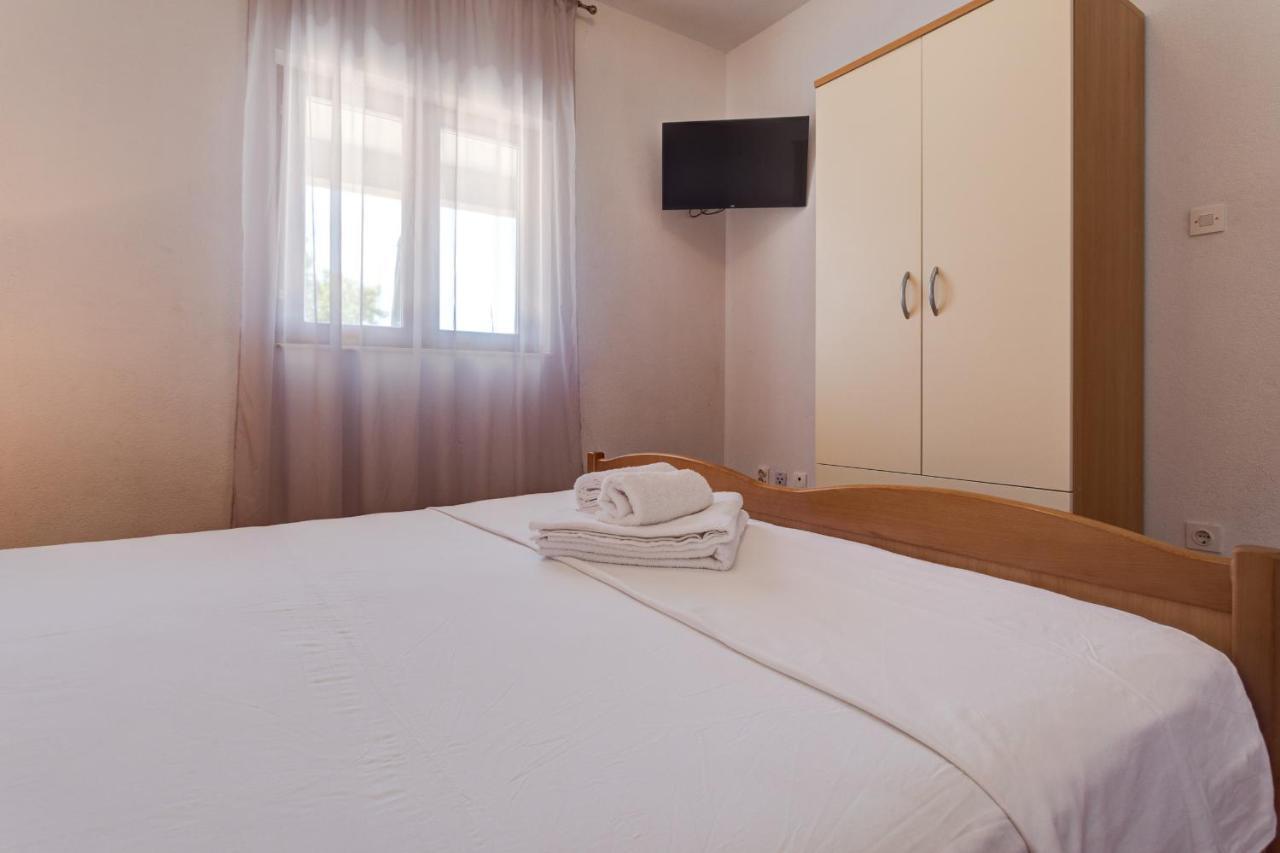 Love Apartments Zecevo Luaran gambar