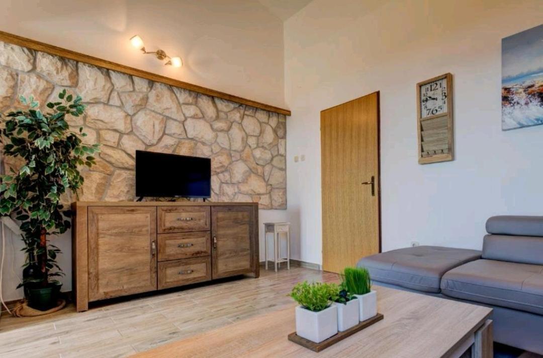 Love Apartments Zecevo Luaran gambar