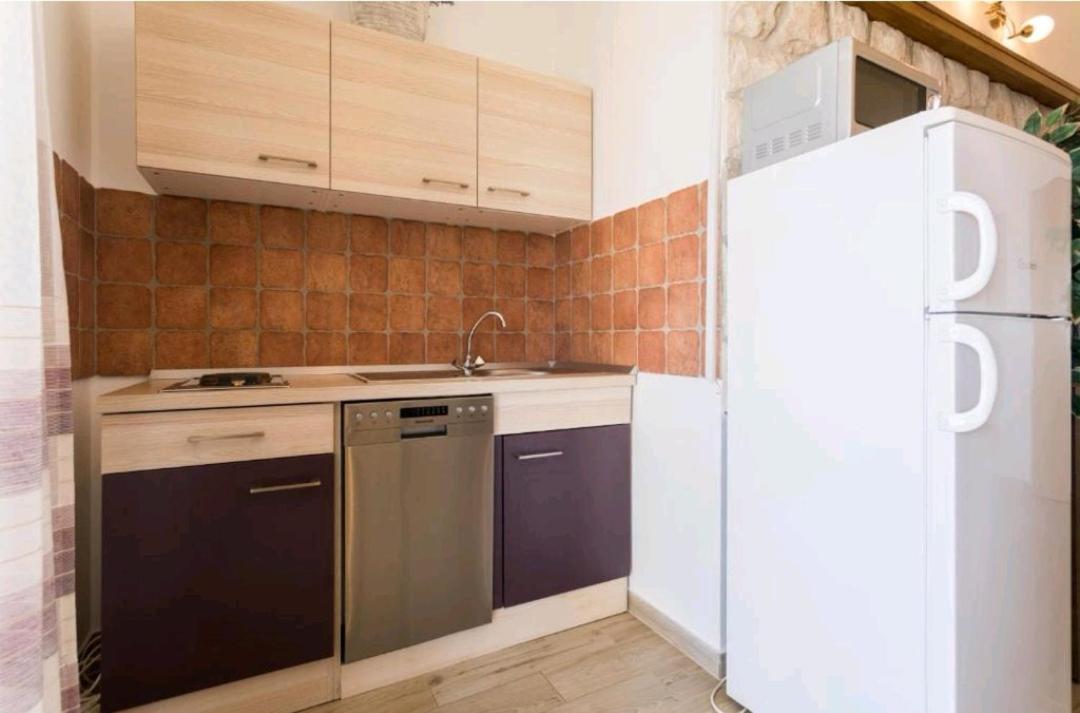 Love Apartments Zecevo Luaran gambar