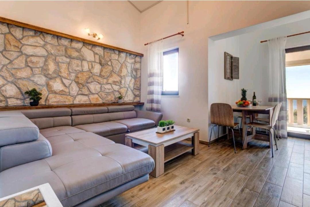 Love Apartments Zecevo Luaran gambar