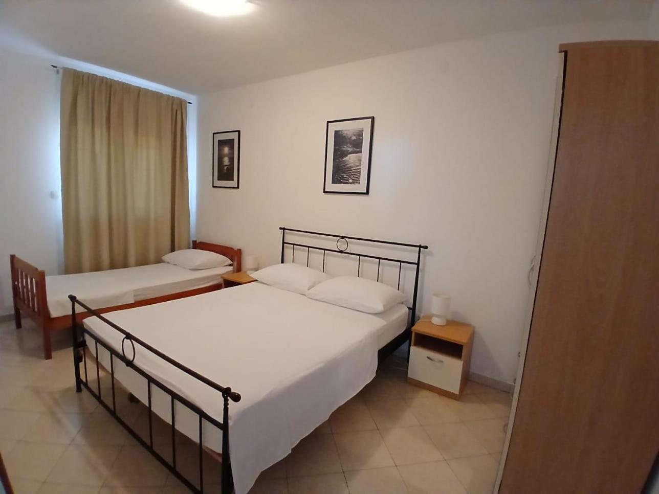 Love Apartments Zecevo Luaran gambar